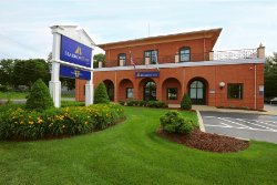 HarborOne Bank in Mansfield , MA Exterior